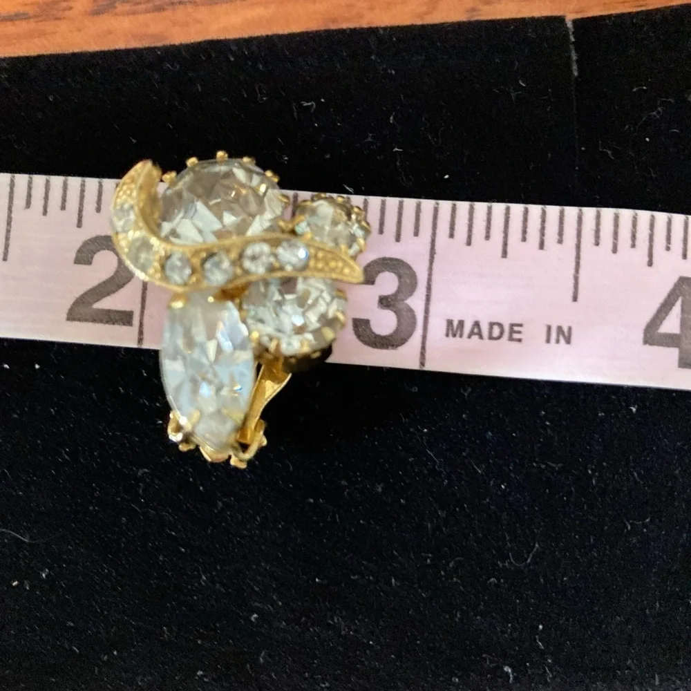 Vintage unbranded brooch